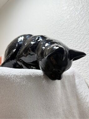 Glossy Shelf Sitter Cat Ledge Cat Peeking cat Black Ceramic Sweet Face